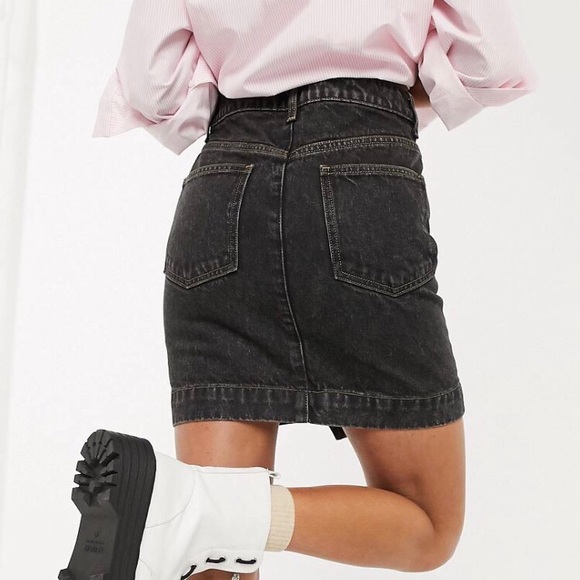 Mini ribbed denim skirt in black - Picture 4 of 7